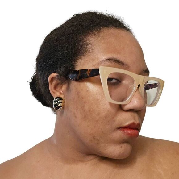 Vintage Swirled Black and Gold Round Clip-On Earrings | 1.12" Bold Retro Style - Picture 4 of 4